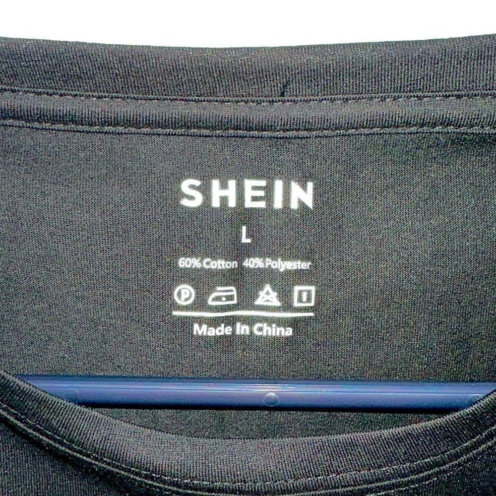 SHEIN Black T-Shirt w. Green Lip Print - Picture 3 of 3